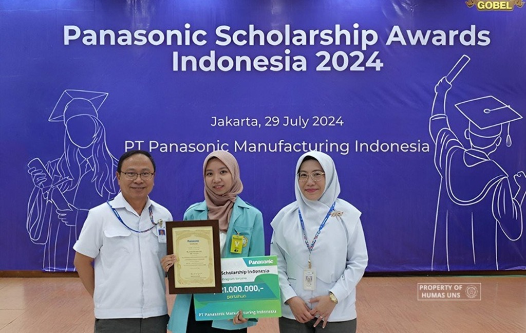 Industrial Engineering Student from FT UNS Awarded Panasonic Scholarship 2024