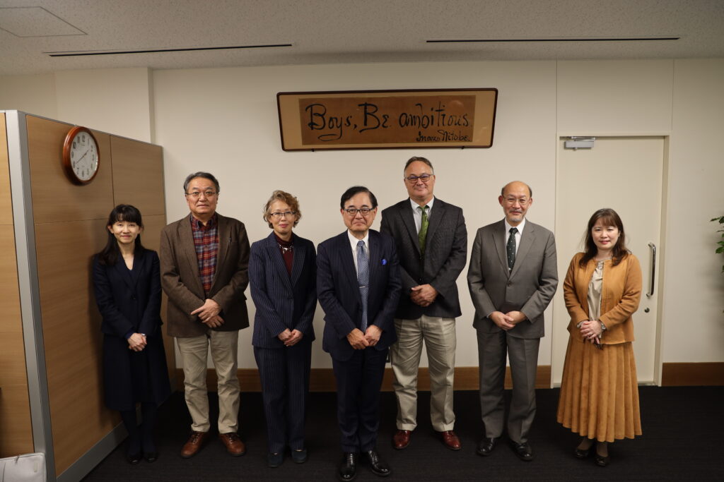 Descendant of William Penn Brooks visits Hokkaido University